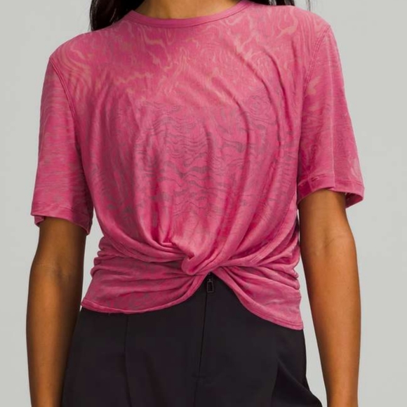 lululemon athletica Tops - BNWT!! Lululemon crescent veil in pink lychee